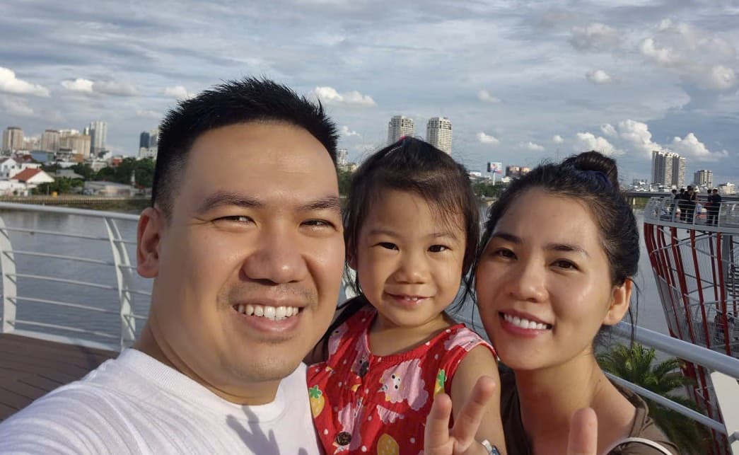 Steven with his family